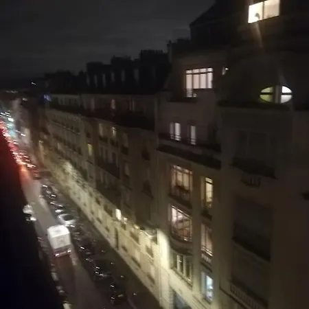 Pied Du Metro Paris La Defense Pour 3 Maxi *